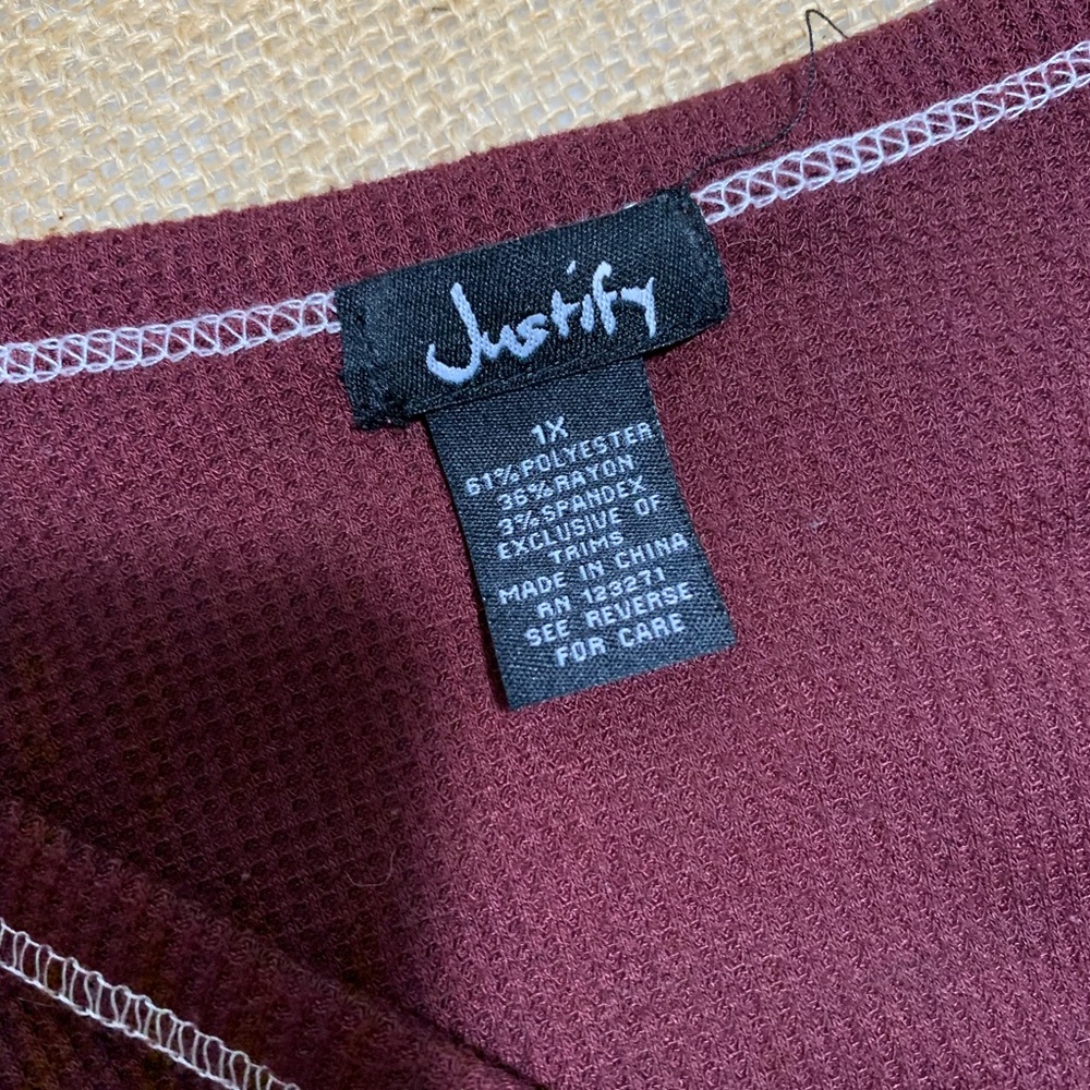 Justify Plus Size Tie Front Top Size 1X - Picture 4 of 4